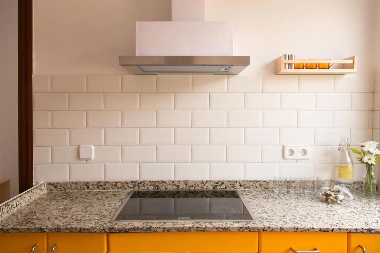 Bcn Stunning Getaway @Direct Metro From Airport Apartment L'Hospitalet de Llobregat